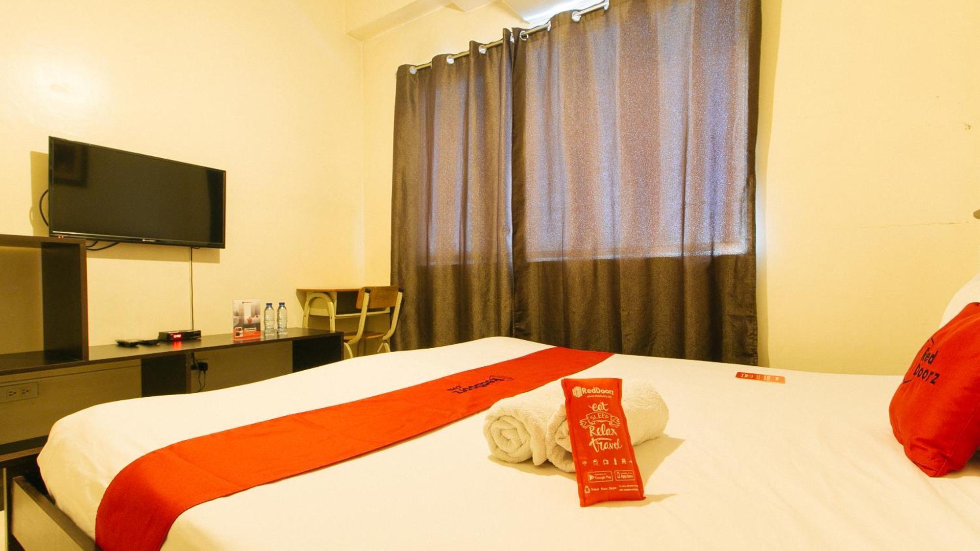 Reddoorz Plus @ E Rodriguez Corner Banawe Quezon City Exterior photo