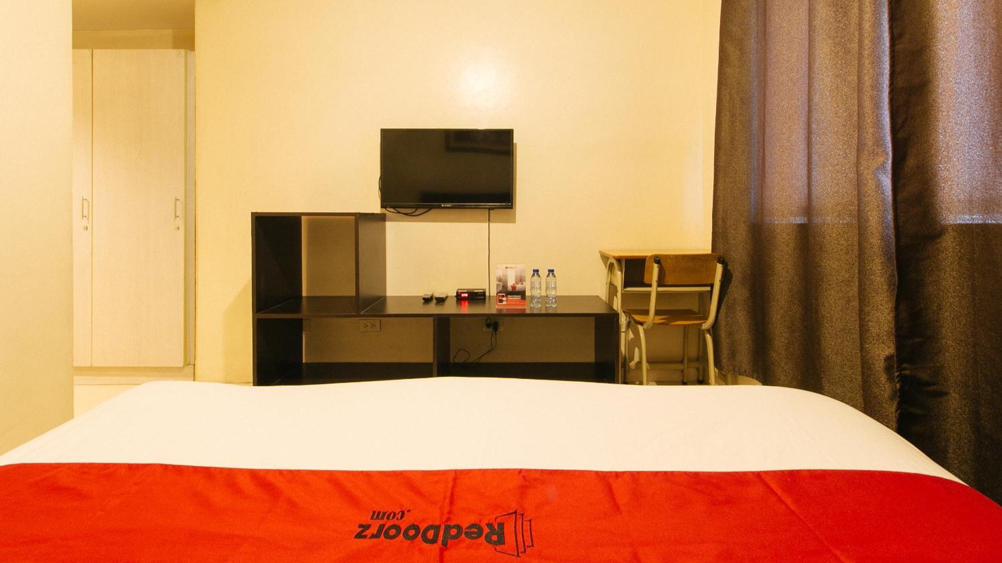 Reddoorz Plus @ E Rodriguez Corner Banawe Quezon City Exterior photo