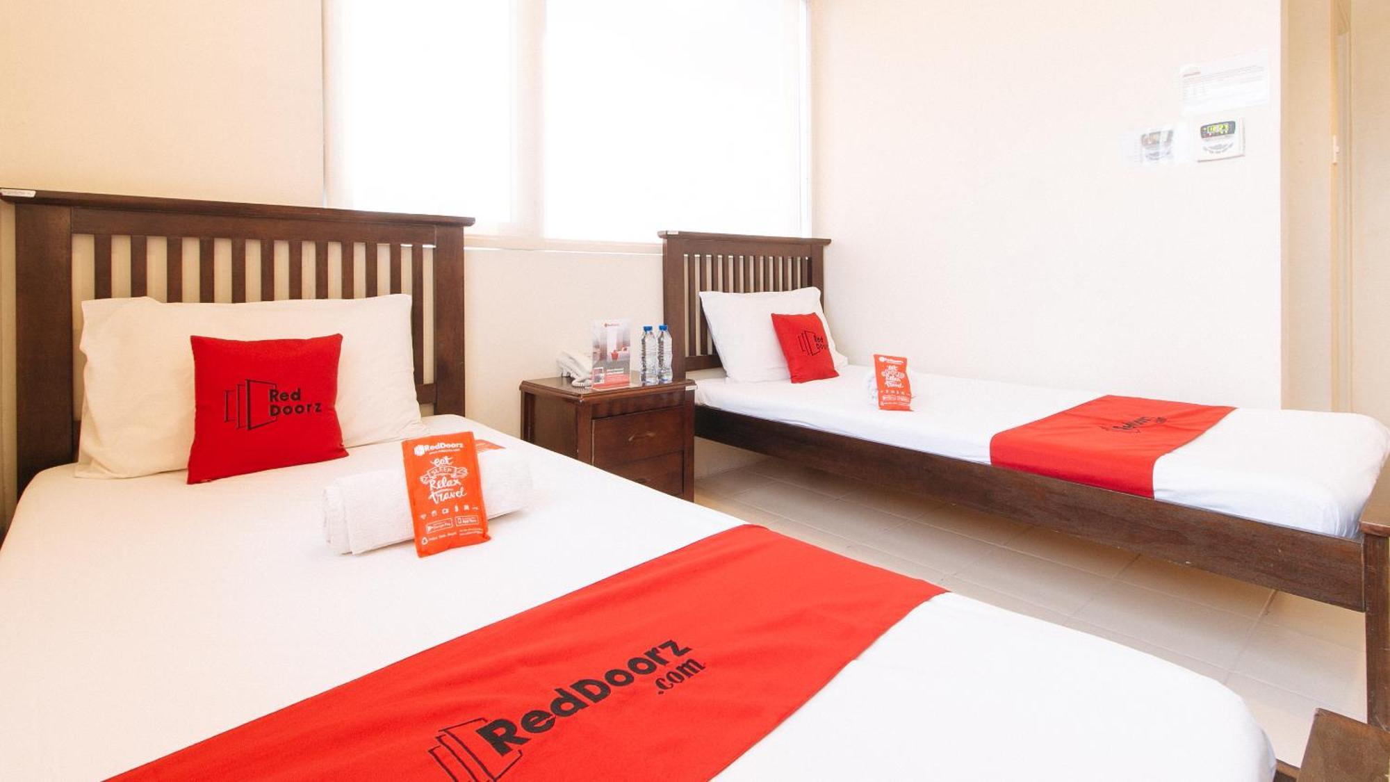 Reddoorz Plus @ E Rodriguez Corner Banawe Quezon City Exterior photo