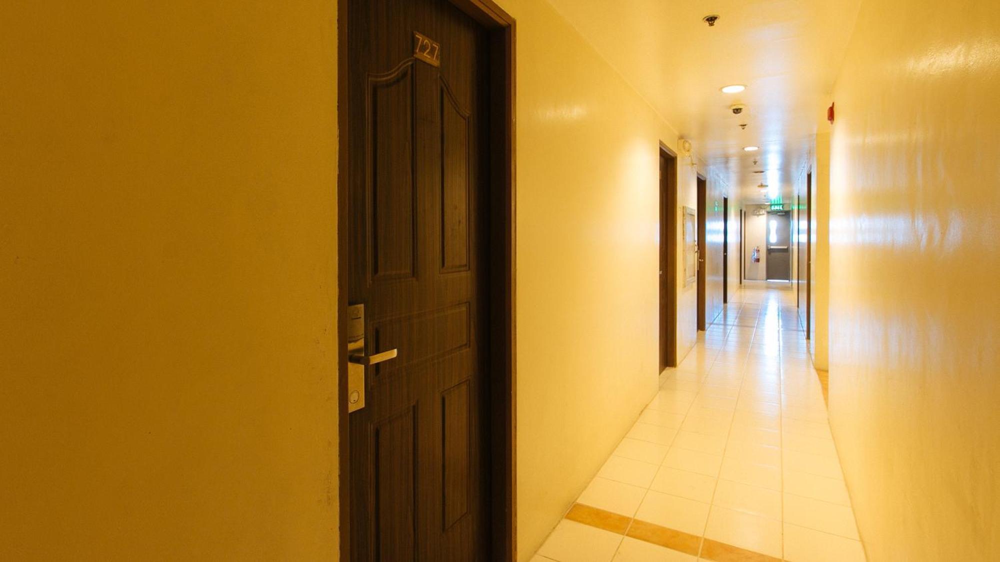 Reddoorz Plus @ E Rodriguez Corner Banawe Quezon City Exterior photo